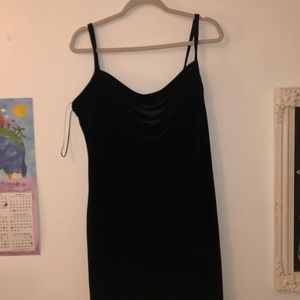 FLOOR LENGTH VELVET GOWN